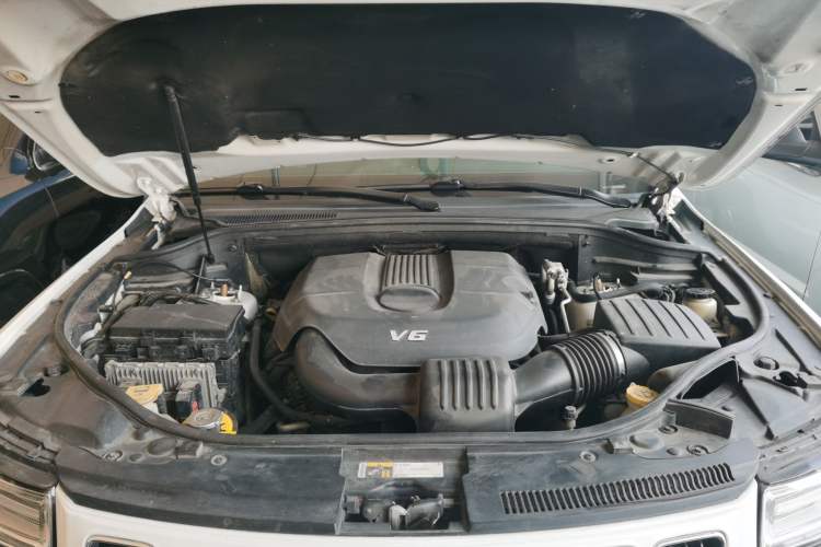 Used Jeep Grand Cherokee 2014 3.6L Elite Navigation Edition Engine Bay