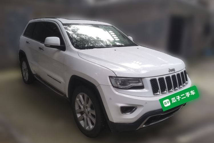 Used Jeep Grand Cherokee 2014 3.0TD Diesel Comfort Navigation Version Front Right 45 Deg