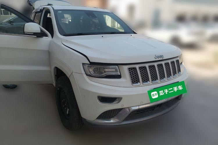 Used Jeep Grand Cherokee 2014 3.6L Flagship Prestige Edition Front Right 45 Deg