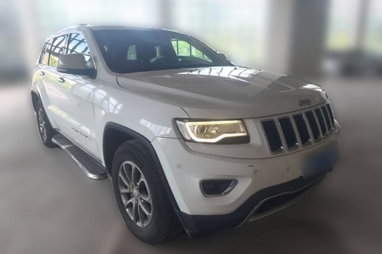 Used Jeep Grand Cherokee 2014 3.0L Comfort Navigation Edition Front Right 45 Deg
