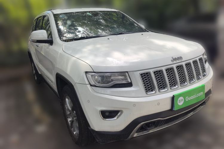Used Jeep Grand Cherokee 2014 3.0TD Diesel Comfort Navigation Version Front Right 45 Deg