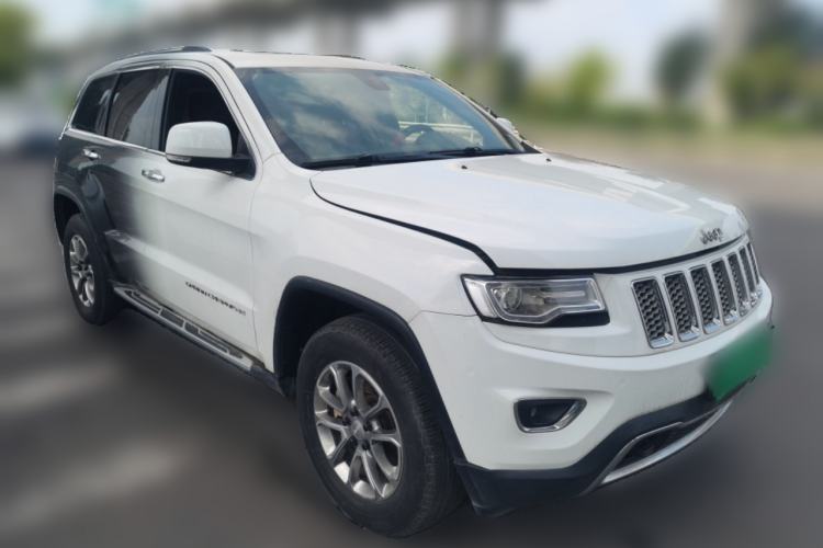 Used Jeep Grand Cherokee 2014 3.0L Comfort Navigation Edition Front Right 45 Deg