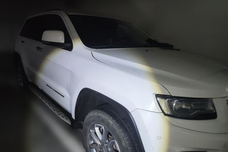 Used Jeep Grand Cherokee 2014 3.0TD Diesel Comfort Navigation Version Front Right 45 Deg
