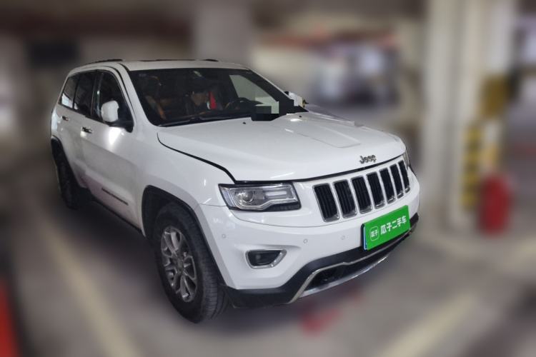Used Jeep Grand Cherokee 2014 3.6L Elite Navigation Edition Front Right 45 Deg