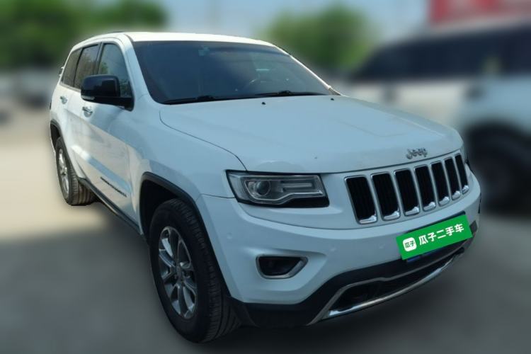 Used Jeep Grand Cherokee 2014 3.0TD Diesel Comfort Navigation Version Front Right 45 Deg