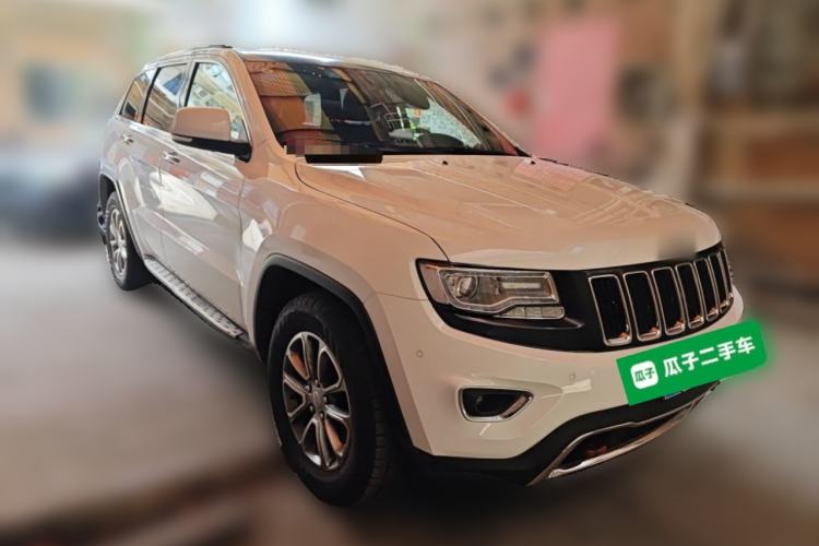 Used Jeep Grand Cherokee 2014 3.0L Comfort Navigation Edition Front Right 45 Deg