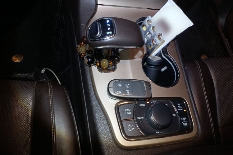 Used Jeep Grand Cherokee 2014 3.0L Flagship Zunyue Edition Gear Lever