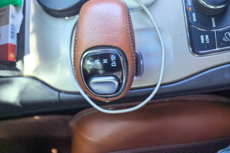 Used Jeep Grand Cherokee 2014 3.0L Comfort Navigation Edition Gear Lever