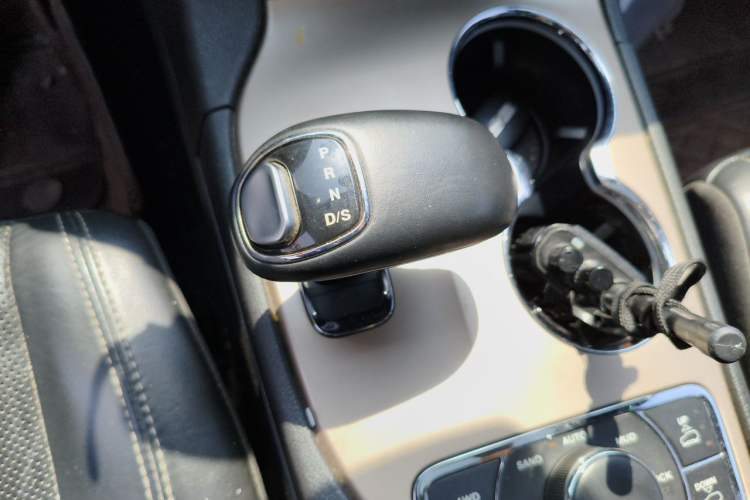 Used Jeep Grand Cherokee 2014 3.6L Elite Navigation Edition Gear Lever