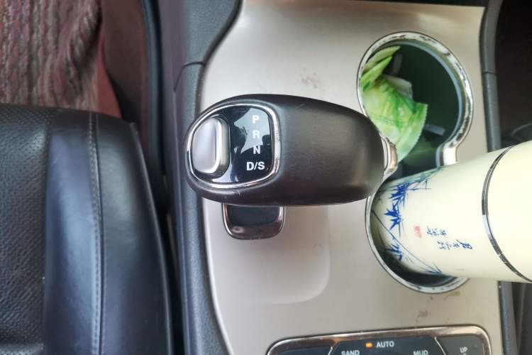Used Jeep Grand Cherokee 2014 3.6L Flagship Prestige Edition Gear Lever