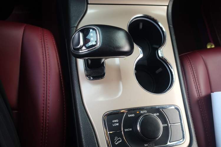 Used Jeep Grand Cherokee 2014 3.0L Comfort Navigation Edition Gear Lever