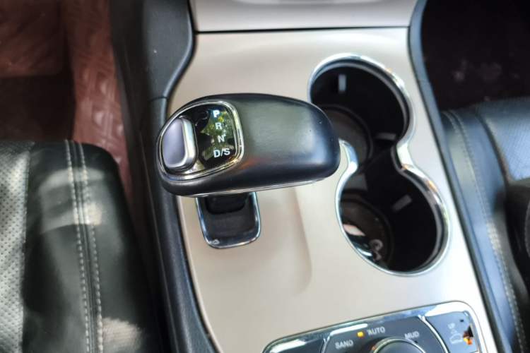 Used Jeep Grand Cherokee 2014 3.6L Elite Navigation Edition Gear Lever