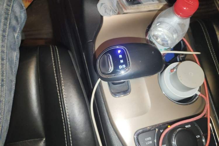 Used Jeep Grand Cherokee 2014 3.0TD Diesel Comfort Navigation Version Gear Lever