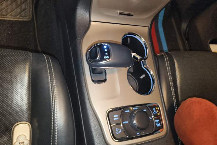 Used Jeep Grand Cherokee 2014 3.6L Elite Navigation Edition Gear Lever