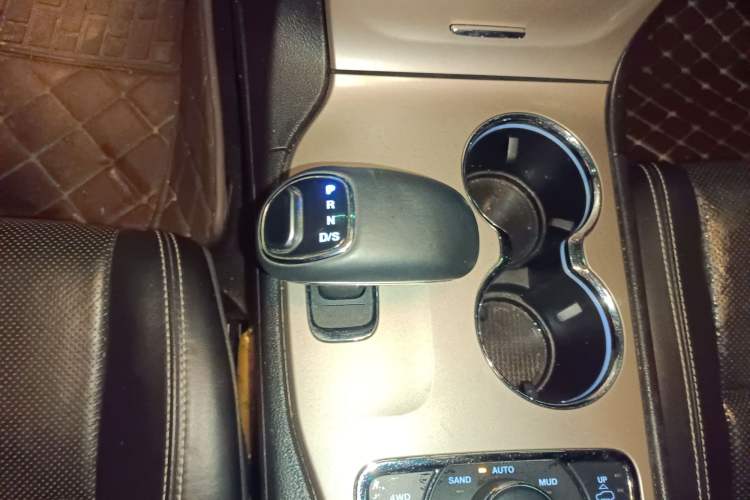 Used Jeep Grand Cherokee 2014 3.6L Elite Navigation Edition Gear Lever