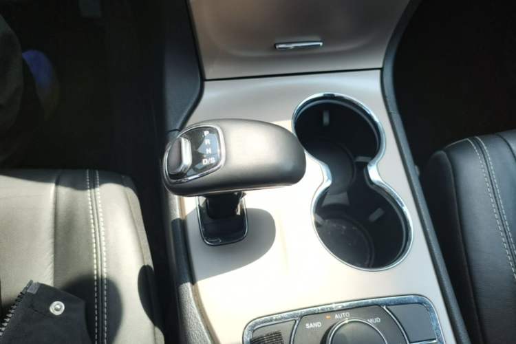 Used Jeep Grand Cherokee 2014 3.0TD Diesel Comfort Navigation Version Gear Lever