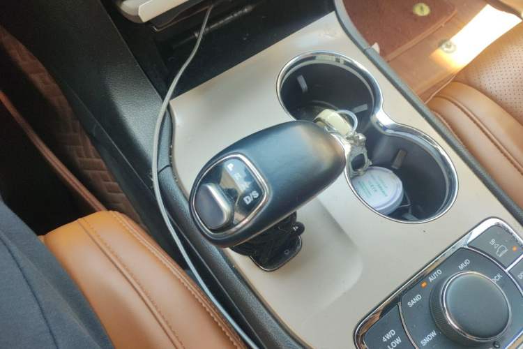 Used Jeep Grand Cherokee 2014 3.6L Elite Navigation Edition Gear Lever