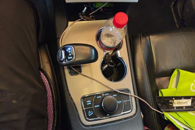 Used Jeep Grand Cherokee 2014 3.0L Comfort Navigation Edition Gear Lever