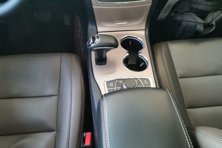 Used Jeep Grand Cherokee 2014 3.6L Elite Navigation Edition Gear Lever