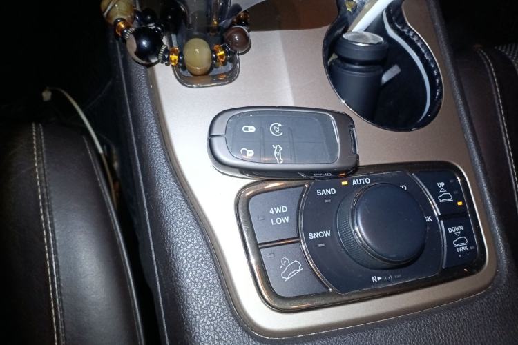 Used Jeep Grand Cherokee 2014 3.0L Flagship Zunyue Edition Interior 1