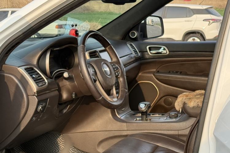Used Jeep Grand Cherokee 2014 3.0L Flagship Zunyue Edition Interior 3