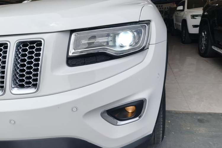 Used Jeep Grand Cherokee 2014 3.0L Comfort Navigation Edition Left Front Headlight