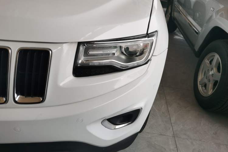 Used Jeep Grand Cherokee 2014 3.6L Elite Navigation Edition Left Front Headlight