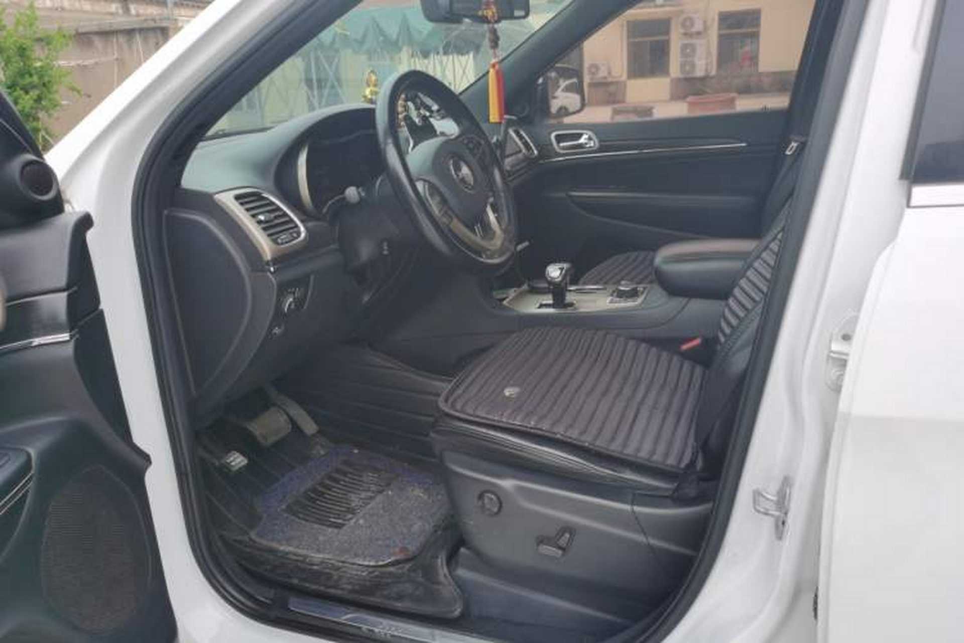 Used Jeep Grand Cherokee 2014 3.0L Comfort Navigation Edition Left Front Seat
