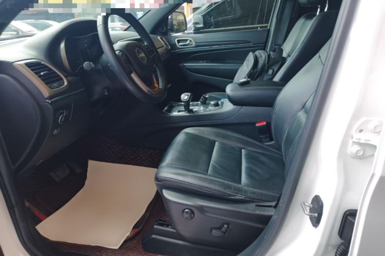 Used Jeep Grand Cherokee 2014 3.0L Comfort Navigation Edition Left Front Seat