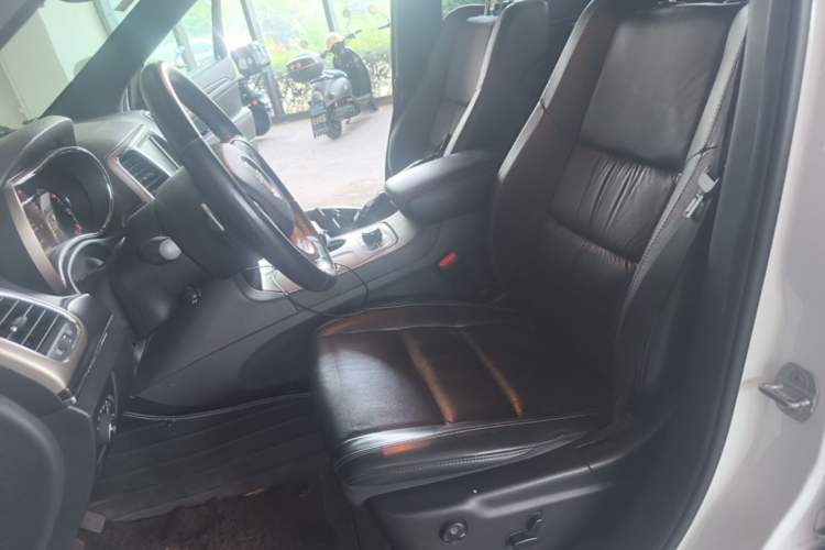 Used Jeep Grand Cherokee 2014 3.0L Comfort Navigation Edition Left Front Seat
