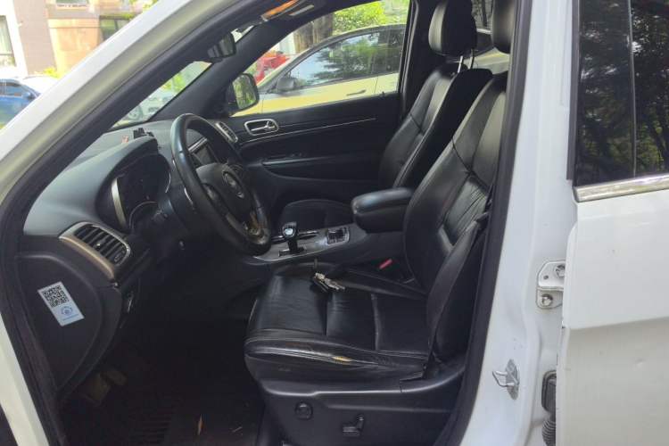 Used Jeep Grand Cherokee 2014 3.0TD Diesel Comfort Navigation Version Left Front Seat