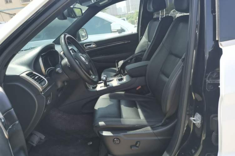 Used Jeep Grand Cherokee 2014 3.0TD Diesel Comfort Navigation Version Left Front Seat