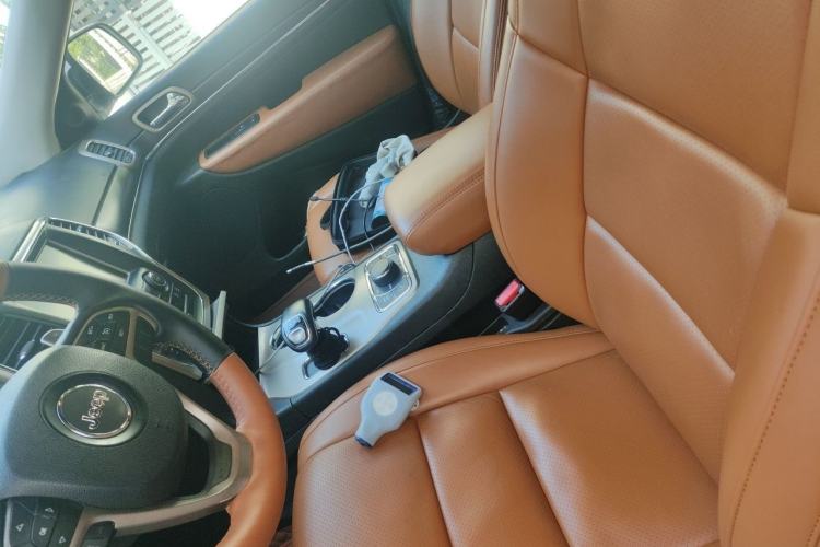 Used Jeep Grand Cherokee 2014 3.6L Elite Navigation Edition Left Front Seat