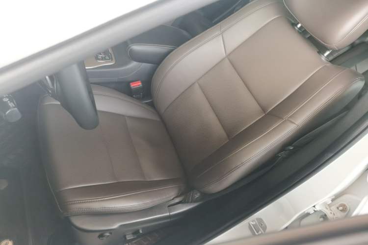 Used Jeep Grand Cherokee 2014 3.6L Elite Navigation Edition Left Front Seat