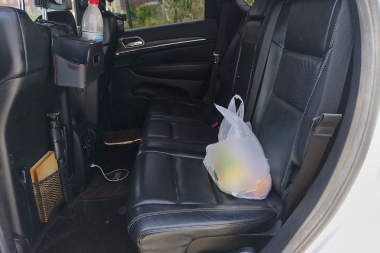 Used Jeep Grand Cherokee 2014 3.6L Elite Navigation Edition Left Rear Seat