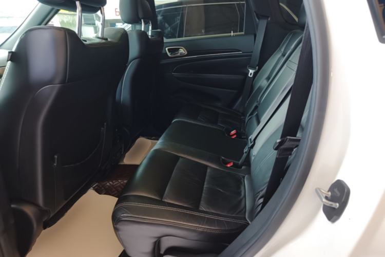 Used Jeep Grand Cherokee 2014 3.0L Comfort Navigation Edition Left Rear Seat