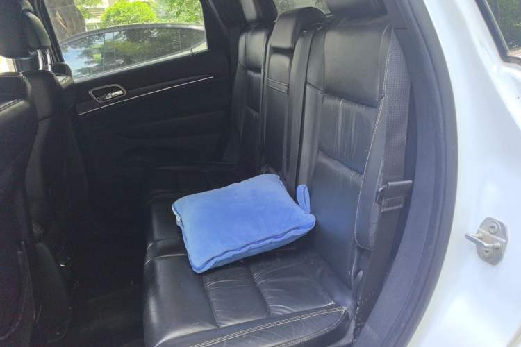 Used Jeep Grand Cherokee 2014 3.0TD Diesel Comfort Navigation Version Left Rear Seat