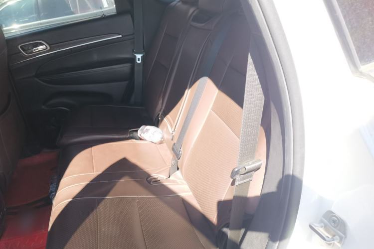 Used Jeep Grand Cherokee 2014 3.0L Comfort Navigation Edition Left Rear Seat