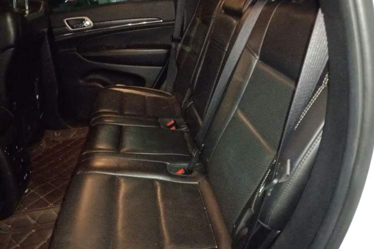 Used Jeep Grand Cherokee 2014 3.6L Elite Navigation Edition Left Rear Seat