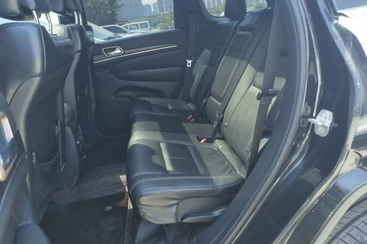 Used Jeep Grand Cherokee 2014 3.0TD Diesel Comfort Navigation Version Left Rear Seat