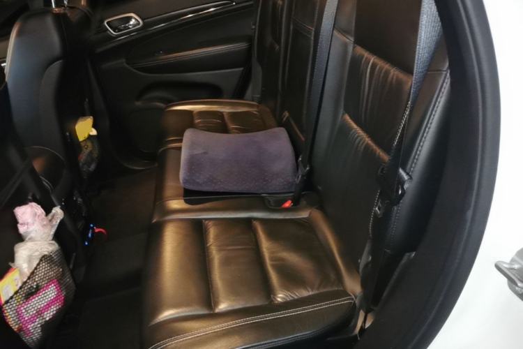 Used Jeep Grand Cherokee 2014 3.0L Comfort Navigation Edition Left Rear Seat