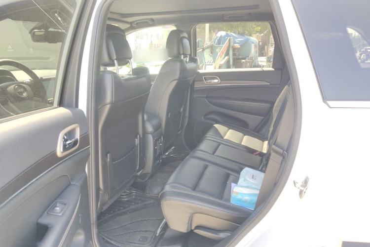 Used Jeep Grand Cherokee 2014 3.6L Elite Navigation Edition Left Rear Seat