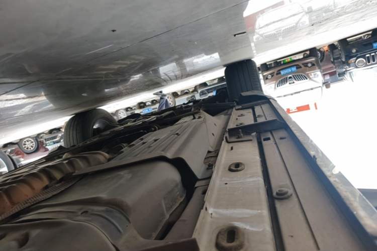 Used Jeep Grand Cherokee 2014 3.0L Comfort Navigation Edition Left Side Sill
