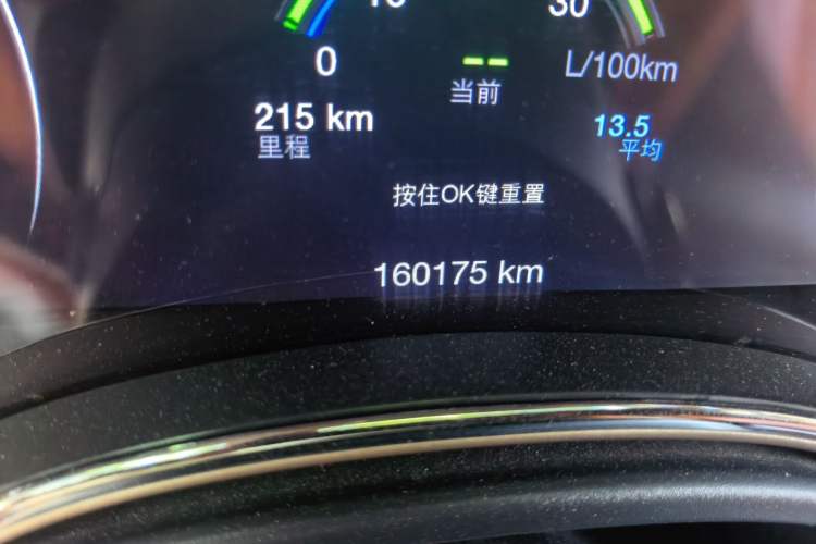 Used Jeep Grand Cherokee 2014 3.0L Comfort Navigation Edition Odometer Close Up