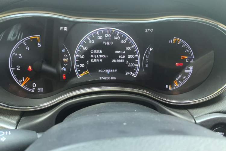 Used Jeep Grand Cherokee 2014 3.0TD Diesel Comfort Navigation Version Odometer Close Up