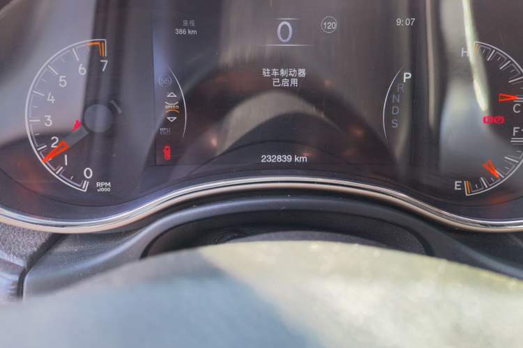 Used Jeep Grand Cherokee 2014 3.0L Comfort Navigation Edition Odometer Close Up