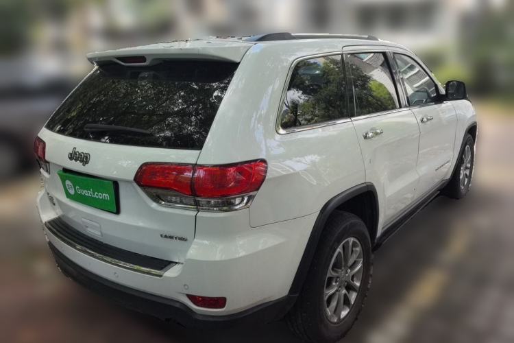 Used Jeep Grand Cherokee 2014 3.0TD Diesel Comfort Navigation Version Rear Right 45 Deg