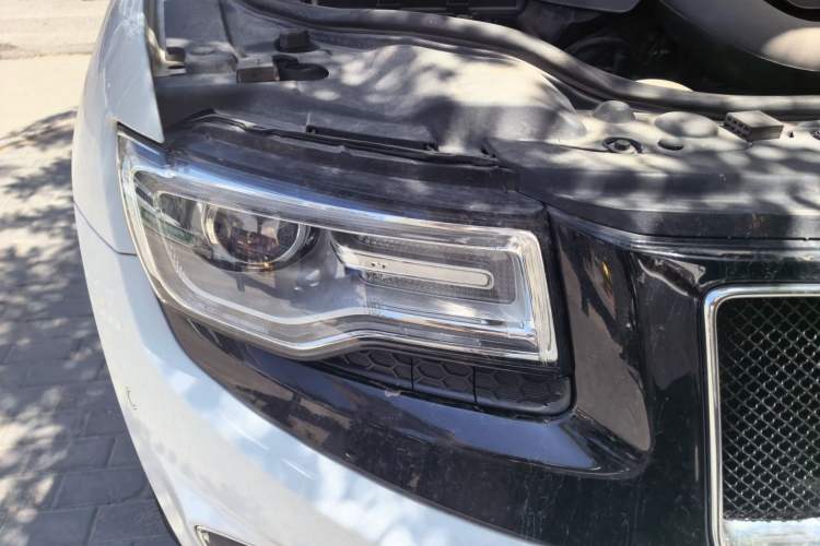 Used Jeep Grand Cherokee 2014 3.0L Comfort Navigation Edition Right Front Headlight