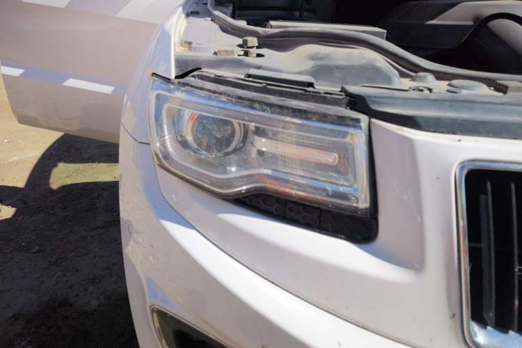 Used Jeep Grand Cherokee 2014 3.0L Comfort Navigation Edition Right Front Headlight
