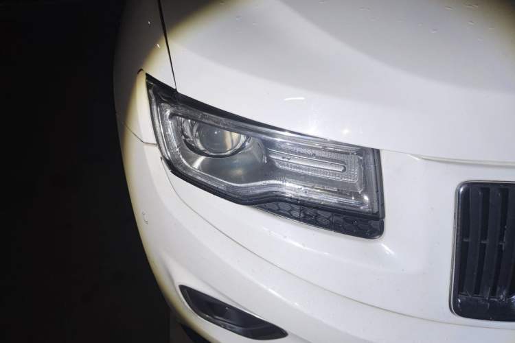 Used Jeep Grand Cherokee 2014 3.0TD Diesel Comfort Navigation Version Right Front Headlight